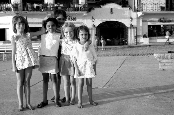 las niñas de Puerto Villarta, 1976